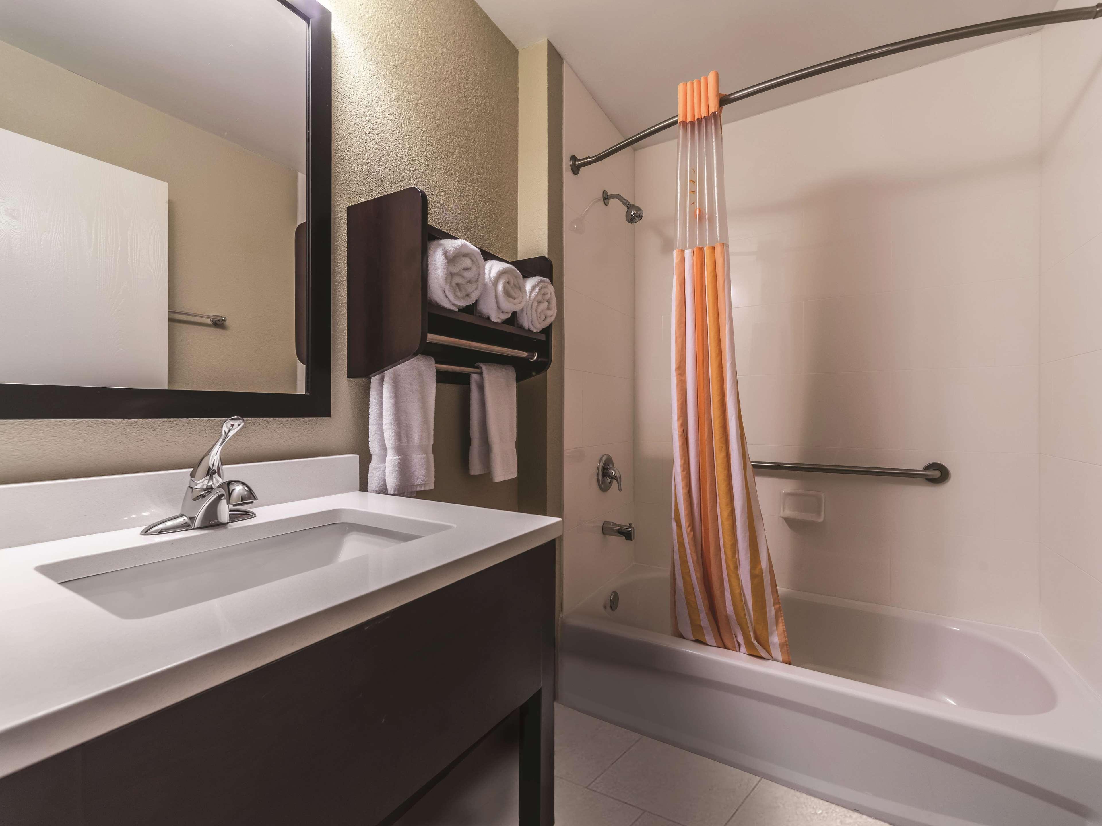 La Quinta By Wyndham Collinsville - St. Louis Екстериор снимка