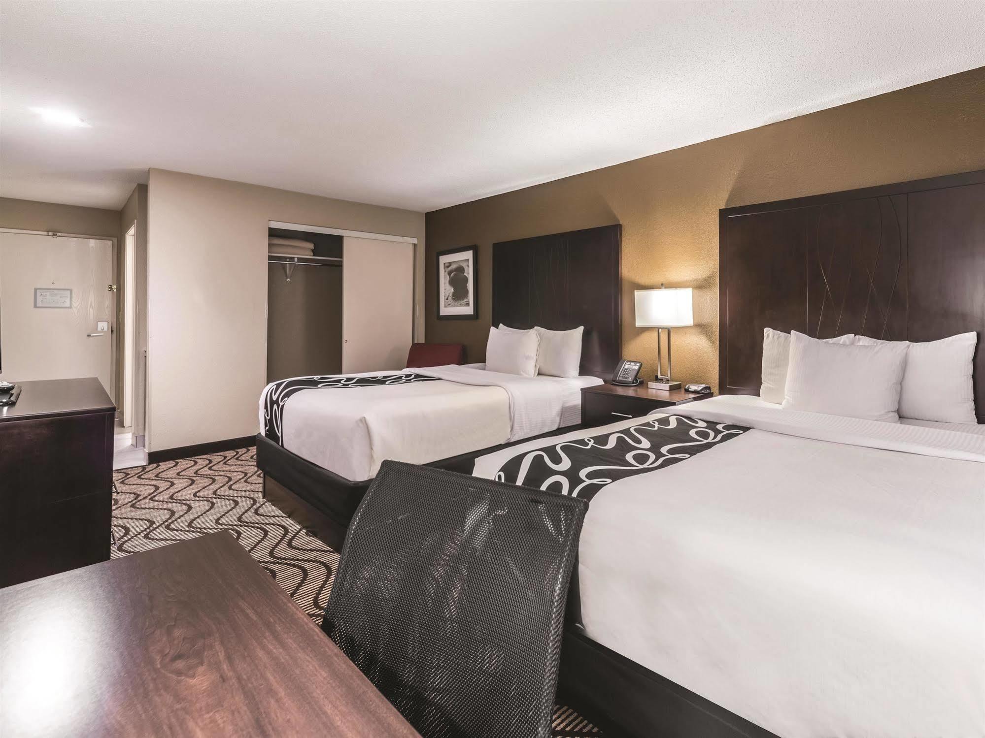 La Quinta By Wyndham Collinsville - St. Louis Екстериор снимка
