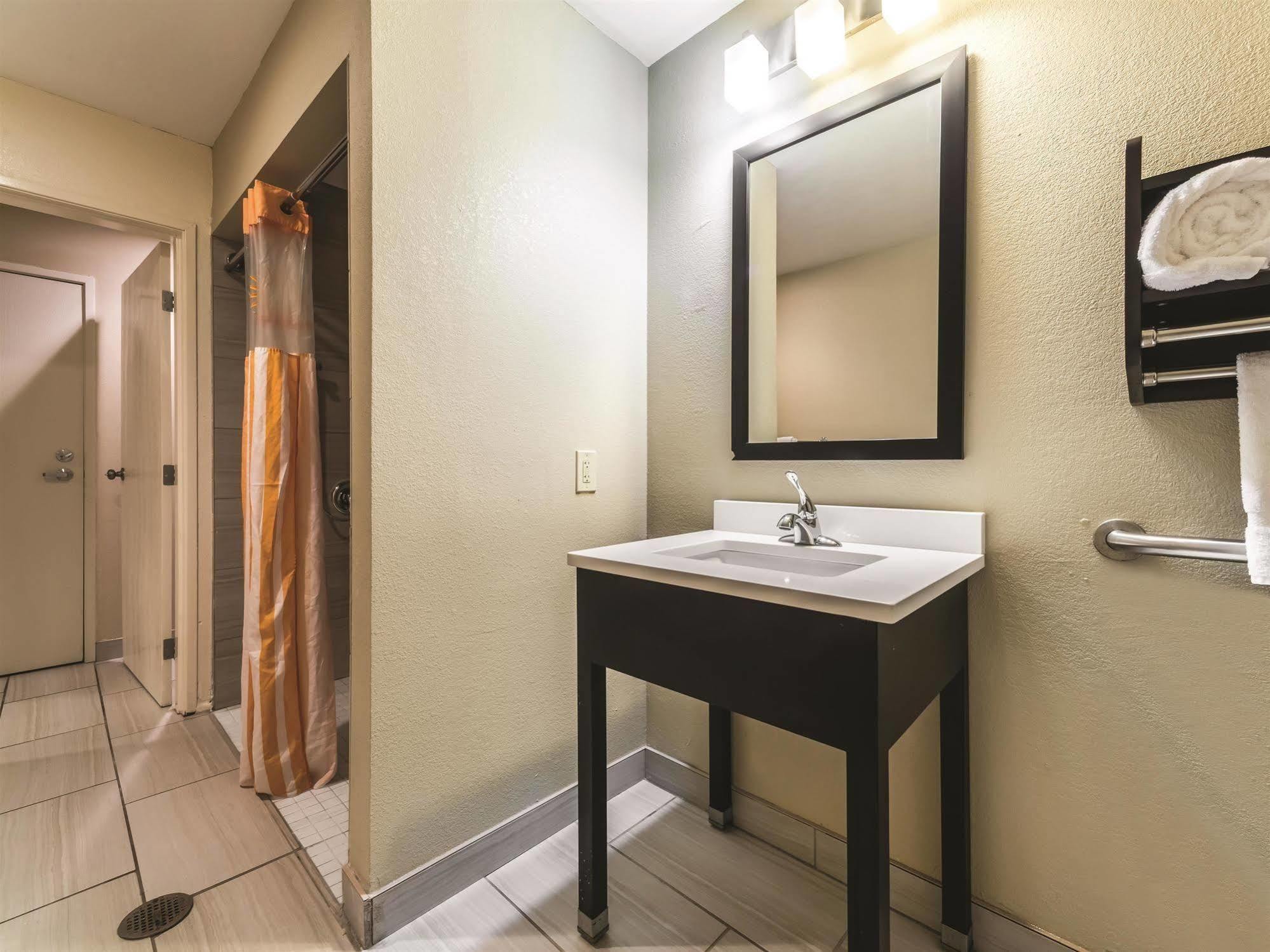 La Quinta By Wyndham Collinsville - St. Louis Екстериор снимка