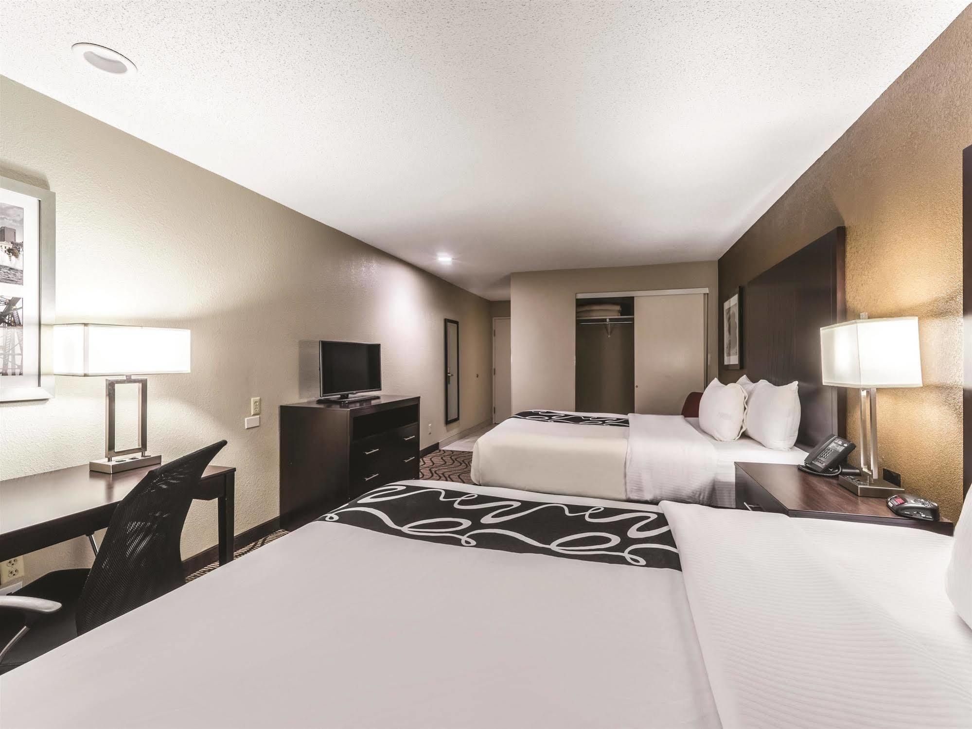 La Quinta By Wyndham Collinsville - St. Louis Екстериор снимка